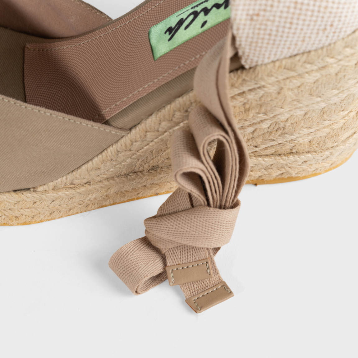 Alpargata cerrada beige