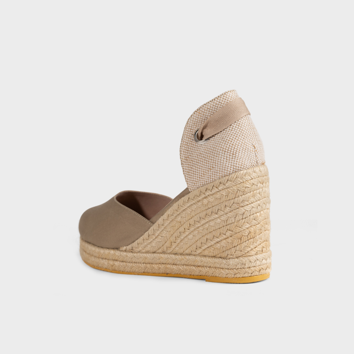 Alpargata cerrada beige