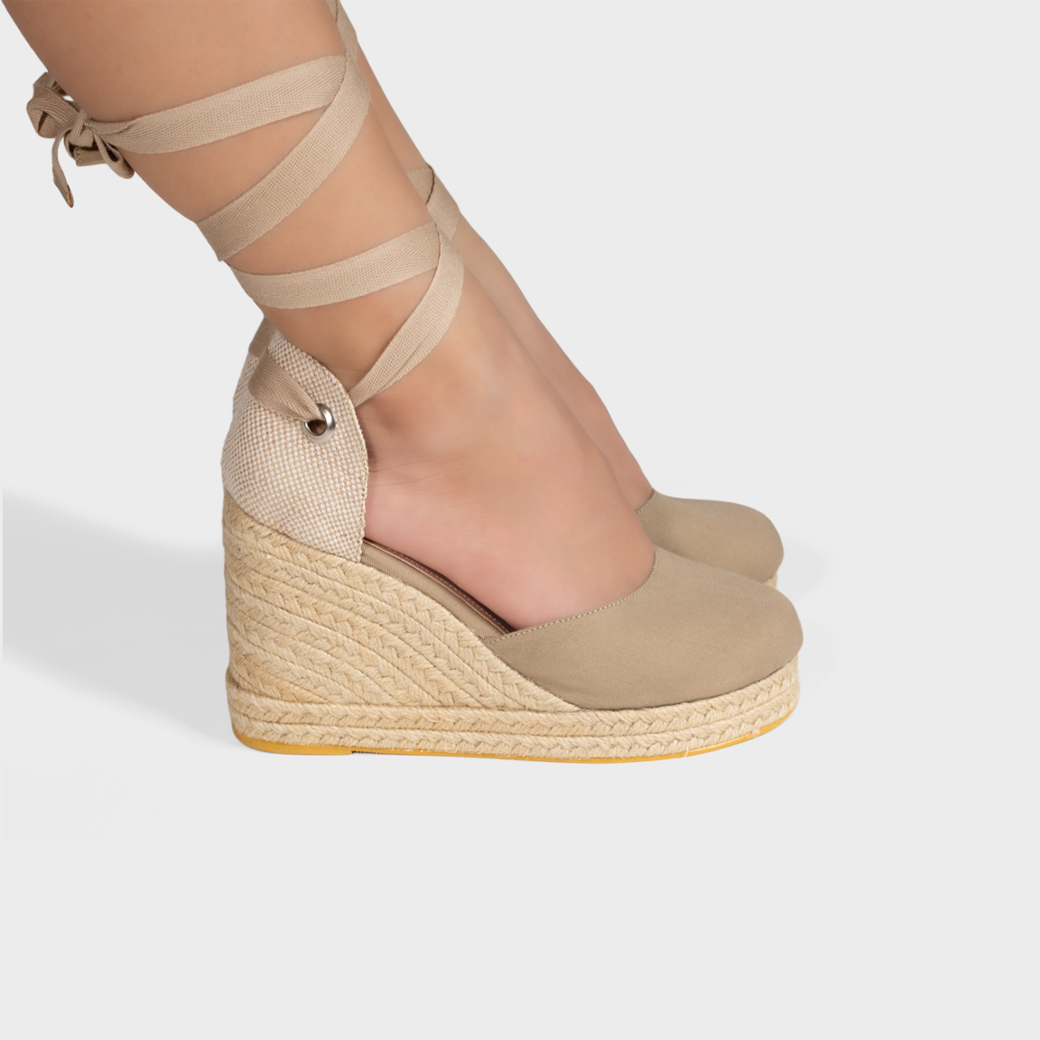 Alpargata cerrada beige