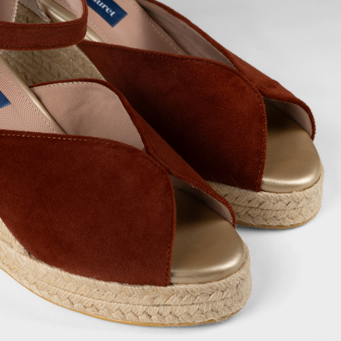 Sandalias con plataforma en Tercipelo terracota