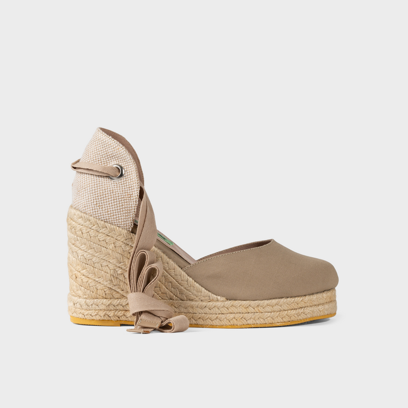 Alpargata cerrada beige