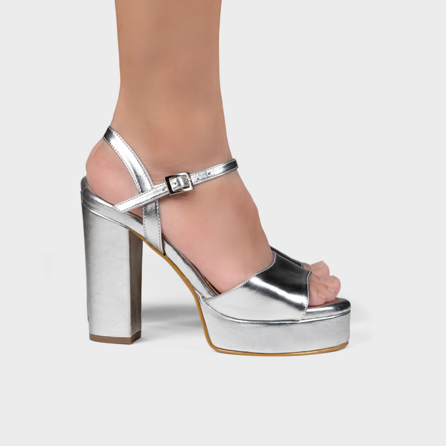 Sandalias con plataforma destello plateado